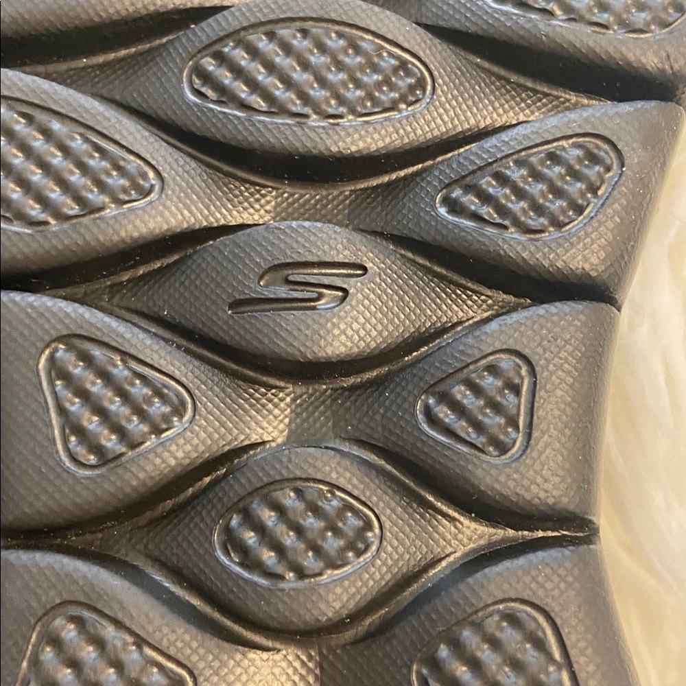 Skechers Women’s Black Slip-On Sneakers size 8.5 BNWOT - Picture 7 of 12